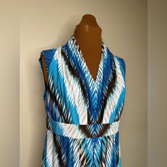 Chico’s Blue Beige Multi Chevron Stripe Sleeveless Maxi Jersey Dress Sz Medium - Picture 2 of 8